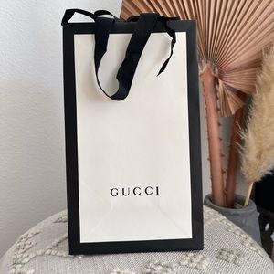 Gucci black and white paper gift bag 6.5*11.5*4.5